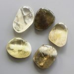 Lemon Quartz Smooth Stone 1.6 inch (0.8-1 x 3.5-4.5cm) A/B