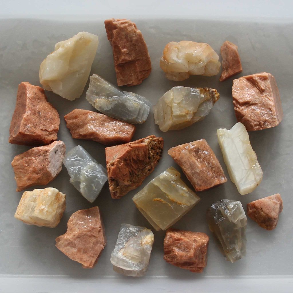 Moonstone Rough 30/50mm A
