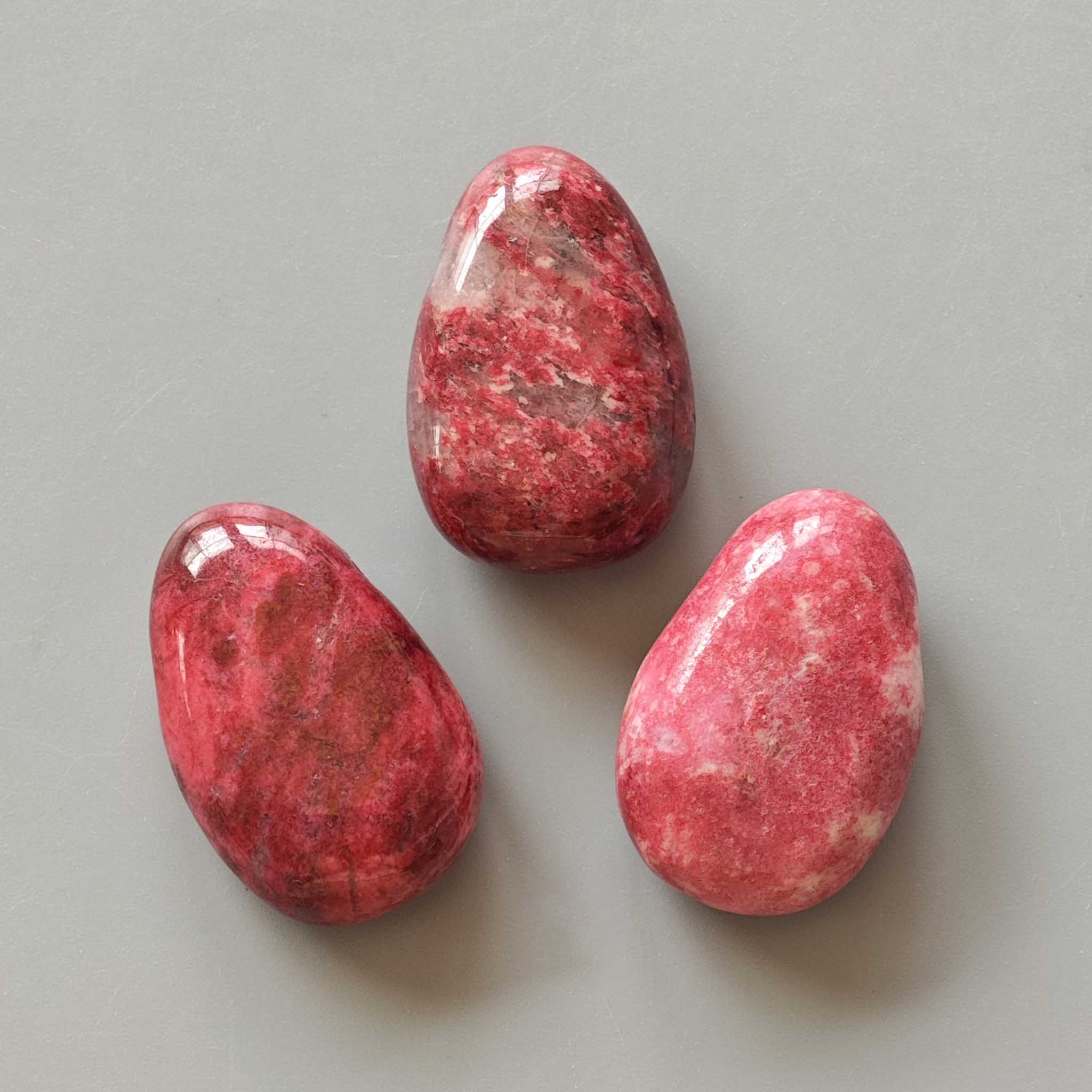 7ae12d46ccca23a1ced30a5c4e81f571-1 Thulite Tumble Pendant With Cross Hole 2.5mm 0.8-1.2 inch (2.2-3cm) A+/AA