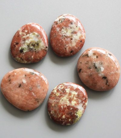 Red Spot Jasper Ch Smooth Stone 1.6 inch (0.8-1 x 3.5-4.5cm) A