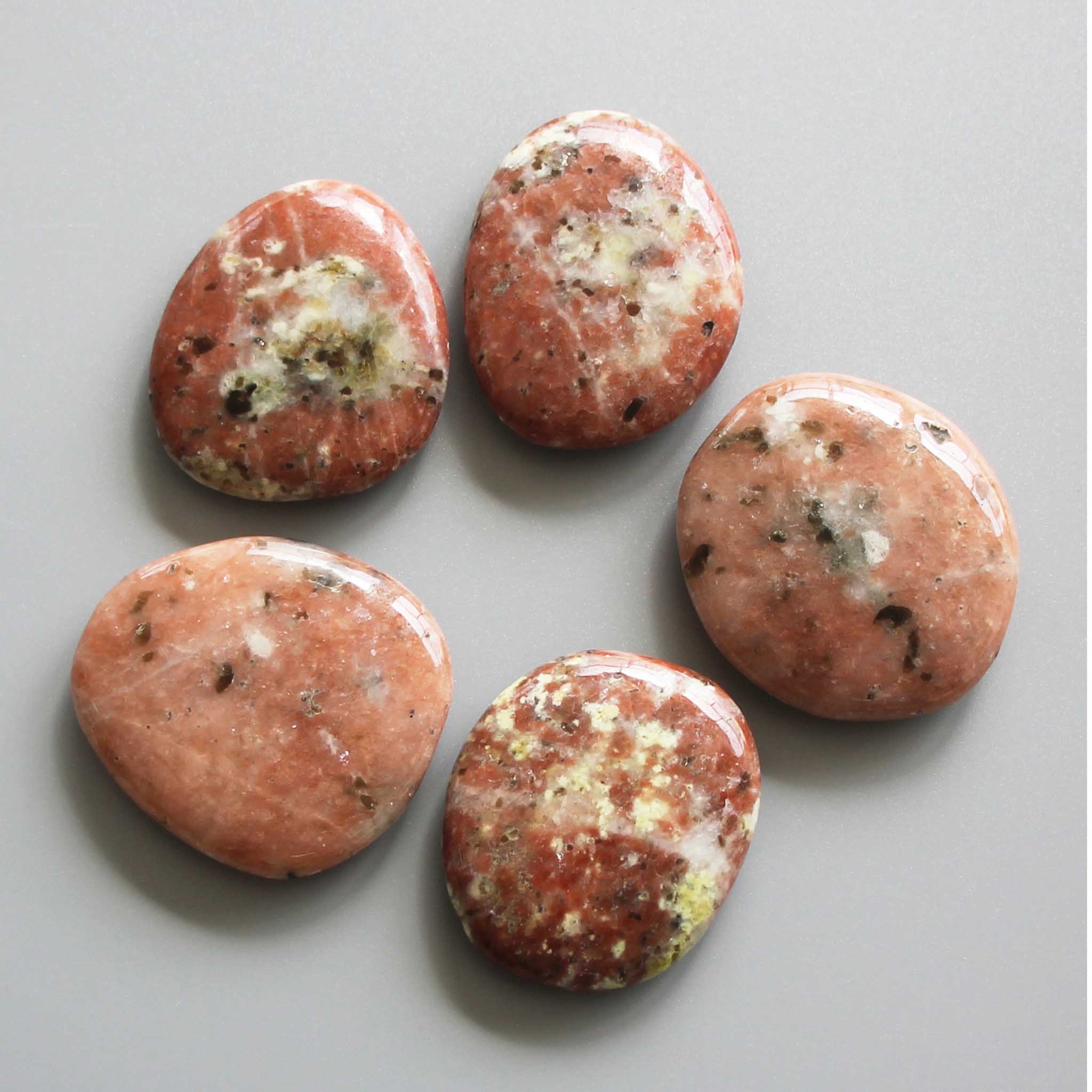 7b71d33b13a86b76fe97a257a7751f35 Red Spot Jasper Ch Smooth Stone 1.6 inch (0.8-1 x 3.5-4.5cm) A