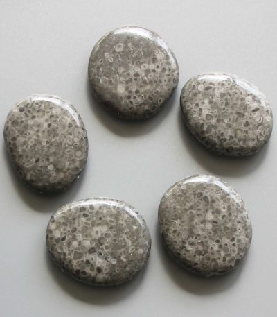 Spot Lepidolite Smooth Stone 1.6 inch (0.8-1 x 3.5-4.5cm) A