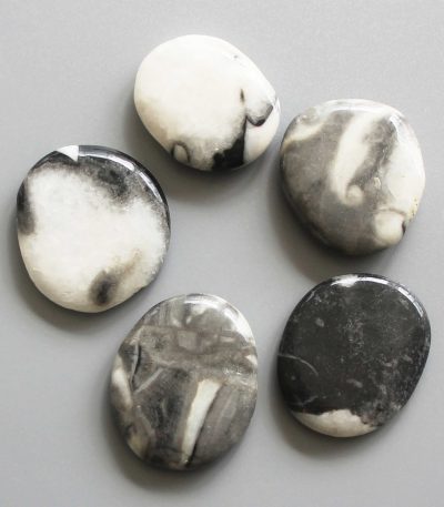 Shell Jasper China Smooth Stone 1.6 inch (0.8-1 x 3.5-4.5cm) A/B