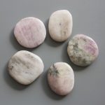 Kunzite Smooth Stone 1.6 inch (0.8-1 x 3.5-4.5cm) A/B