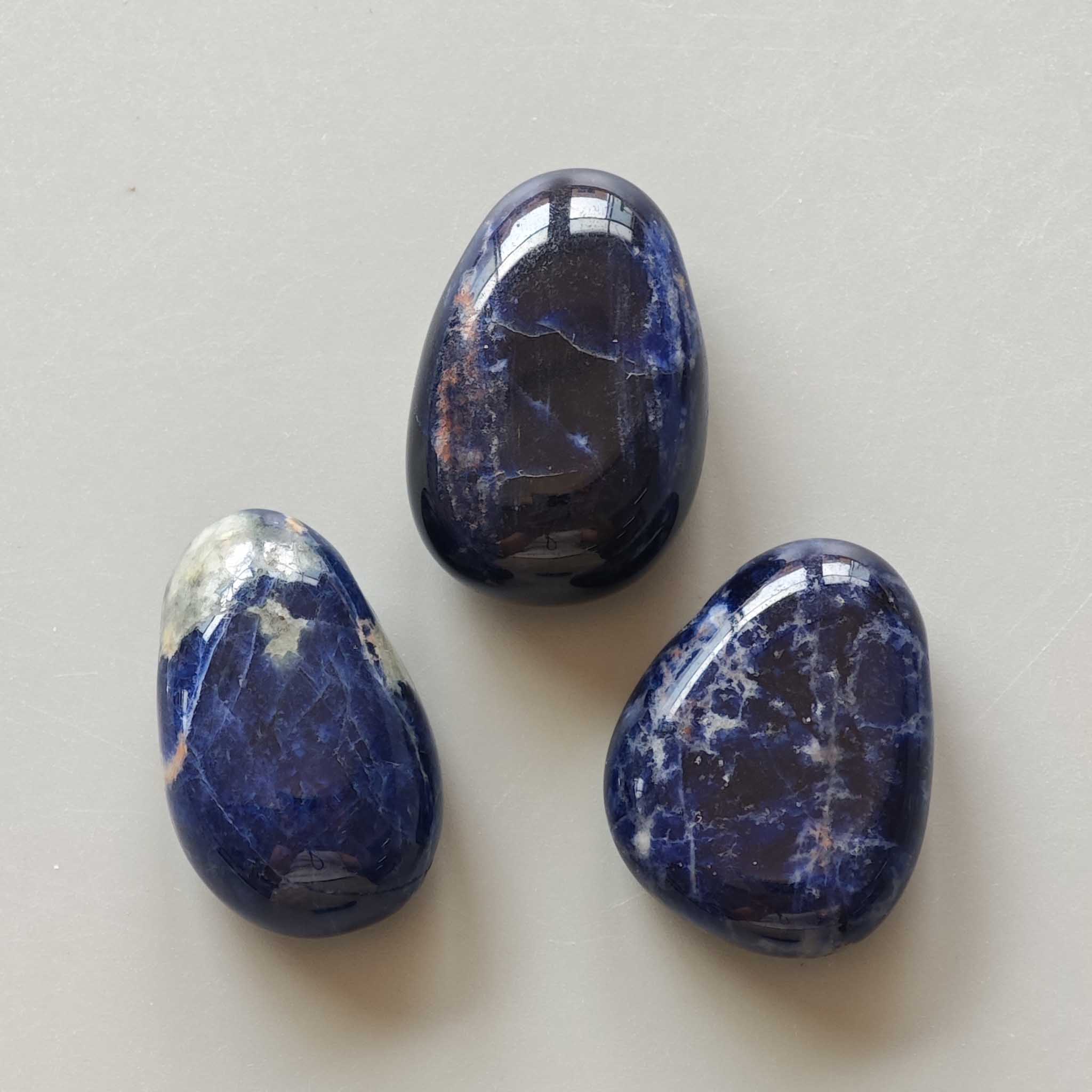 99a62ca5c25377263c525d7d8eabc872-1 Sodalite Br Tumble Pendant With Cross Hole 2.5mm 0.8-1.2 inch (2.2-3cm) A+/AA