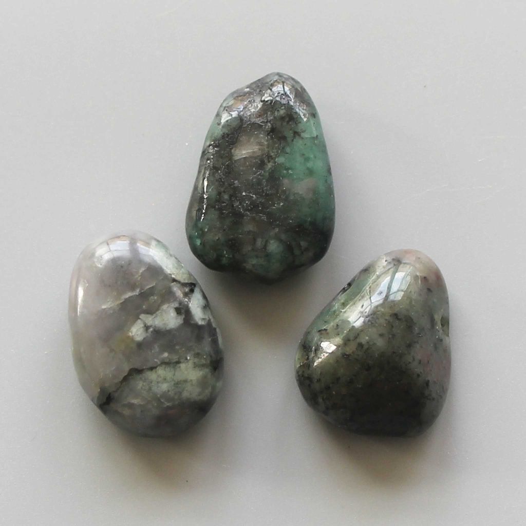 Emerald Tumble Pendant With Cross Hole 2.5mm 0.8-1.2 inch (2.2-3cm) A/B