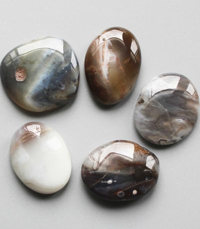 Botswana Agate Smooth Stone 1.6 inch (0.8-1 x 3.5-4.5cm) A/B