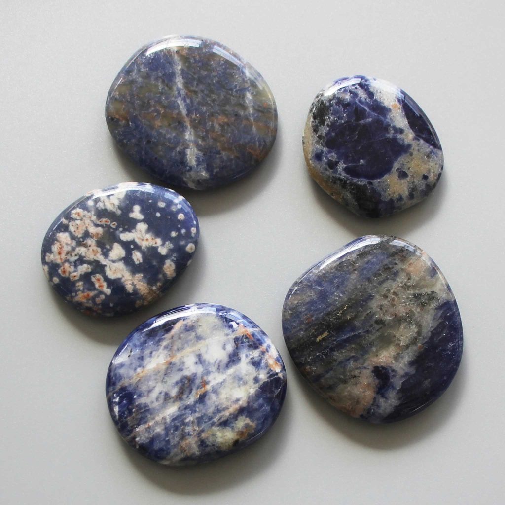 Sodalite Br Smooth Stone 1.6 inch (0.8-1 x 3.5-4.5cm) A/B