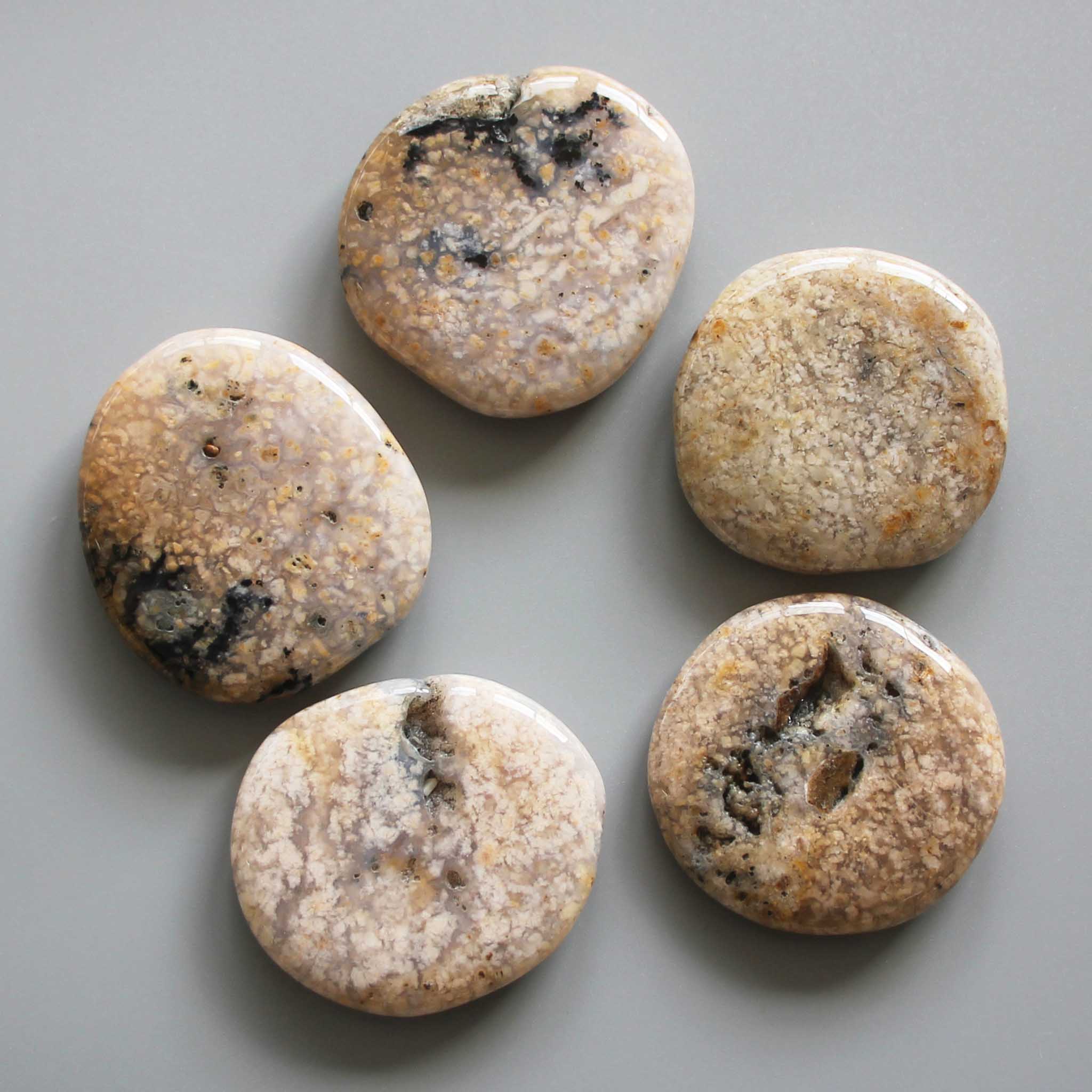 d2f31998652d78f11ef8e959fadf0061 Apricot Colour Spot Agate Smooth Stone 1.6 inch (0.8-1 x 3.5-4.5cm) A/B