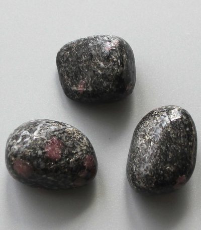 Ruby Schist Tumble Stone 1 inch (2-3cm) B