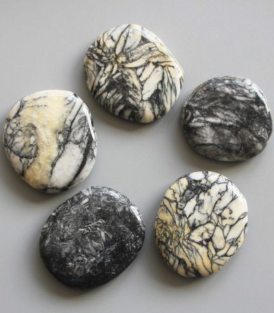 Pinolith Smooth Stone 1.6 inch (0.8-1 x 3.5-4.5cm) A/B