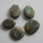 Diopside Smooth Stone 1.6 inch (0.8-1 x 3.5-4.5cm) A/B