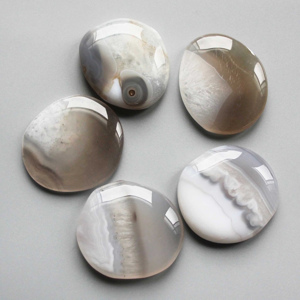 Agate With Quartz Smooth Stone 1.6 inch (0.8-1 x 3.5-4.5cm) A
