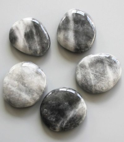 Quartz Zebra Smooth Stone 1.6 inch (0.8-1 x 3.5-4.5cm) A