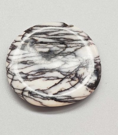 Net Jasper China Freeform Thumb Stone 1.4-2 inch (0.9 x 3.5-5cm) A