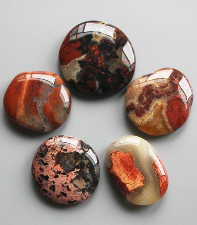 Poppy Jasper Smooth Stone 1.6 inch (0.8-1 x 3.5-4.5cm) A/B